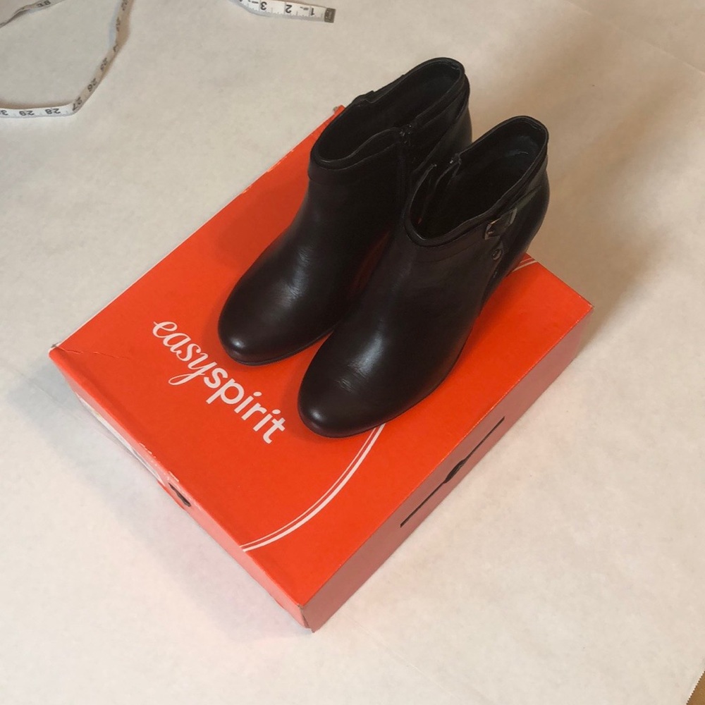 NEW🌺 Easy Spirit Leather Bootie